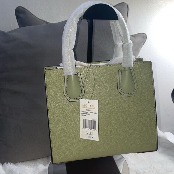 NWT Michael Kors Sheila Small Light Sage Vegan Leather Center Zip Satchel - Picture 3 of 12